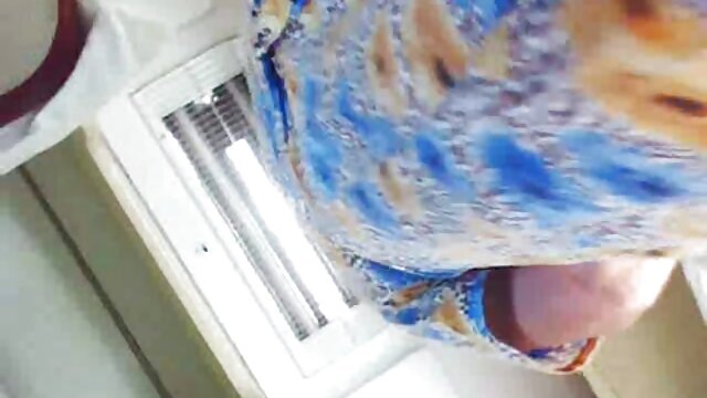 Menjilat kemaluan wanita muda dan bercinta xxx indo amatir dengan lembut di pantat dalam loteng kosong